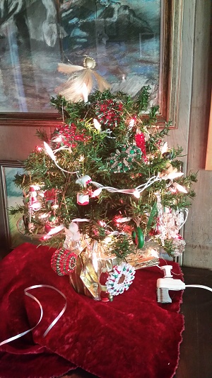 the-first-christmas-tree-lizbeth-hartz